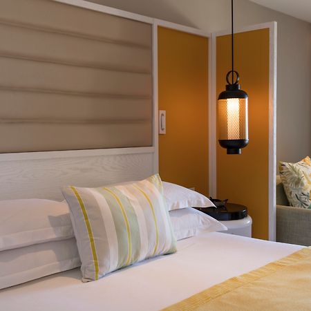 Constance Belle Mare Plage Esterno foto A bedroom at the hotel