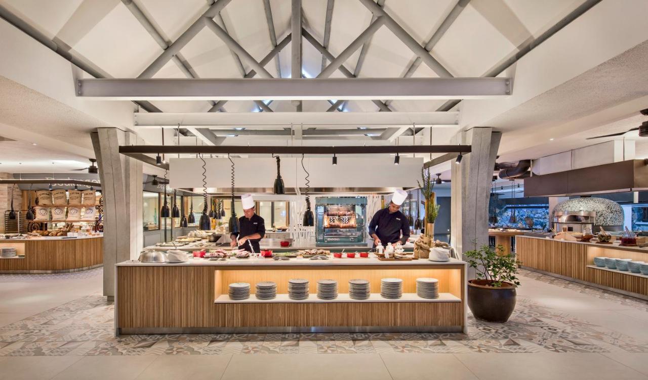 Constance Belle Mare Plage Esterno foto The buffet at the airport