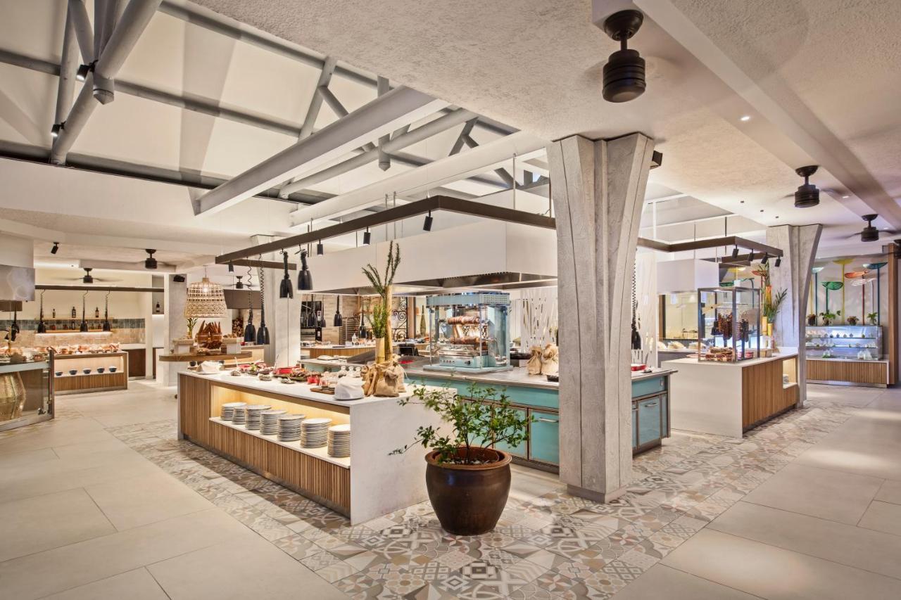 Constance Belle Mare Plage Esterno foto The buffet at the hotel