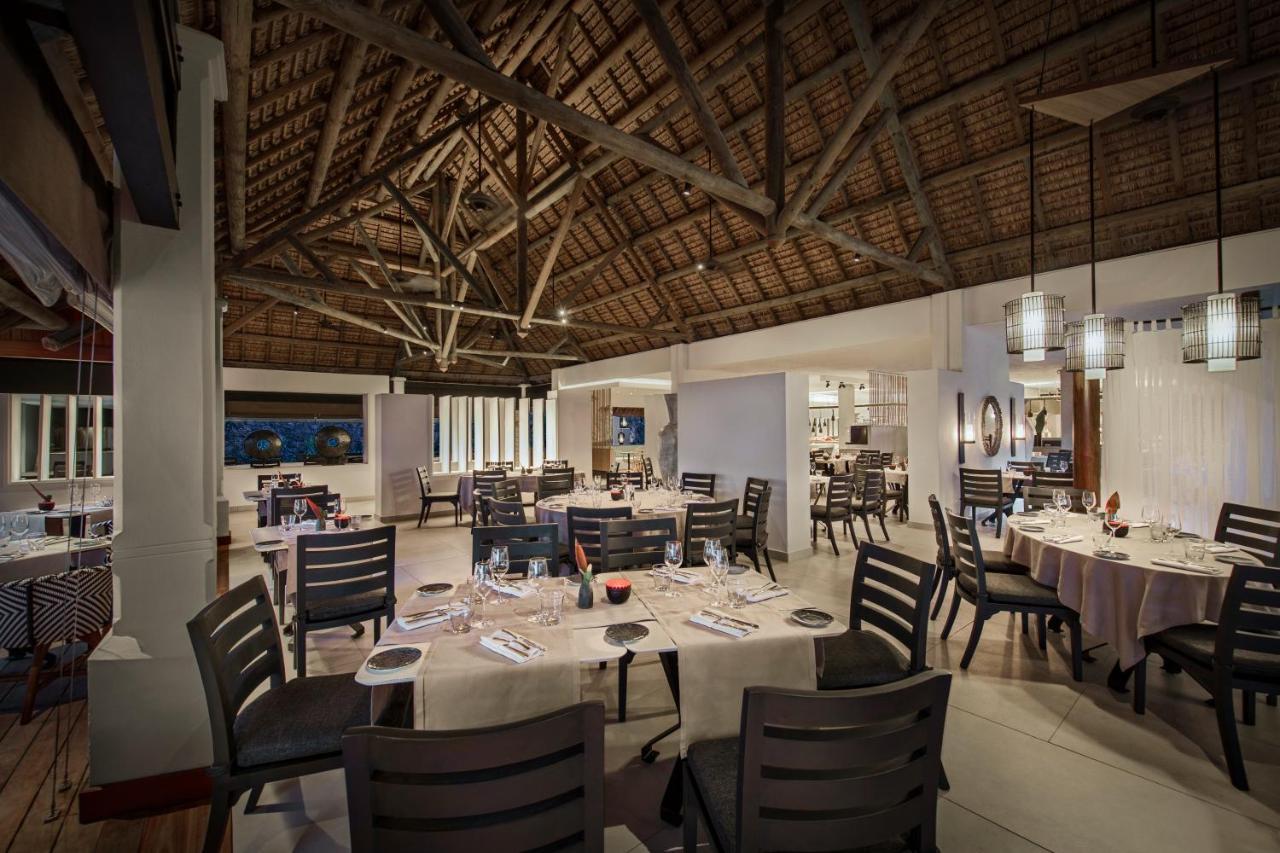 Constance Belle Mare Plage Esterno foto The restaurant at the resort