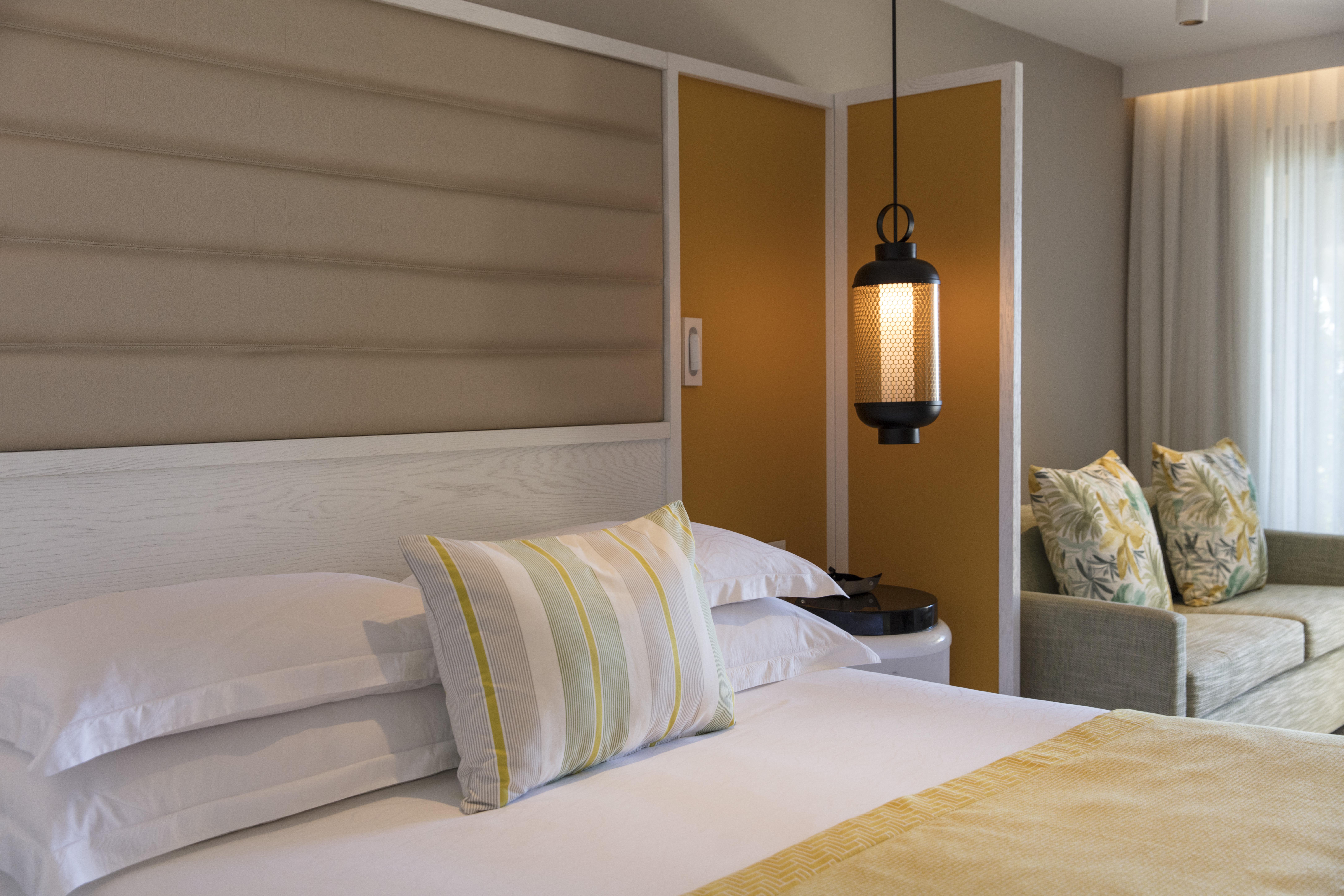 Constance Belle Mare Plage Esterno foto A bedroom at the hotel