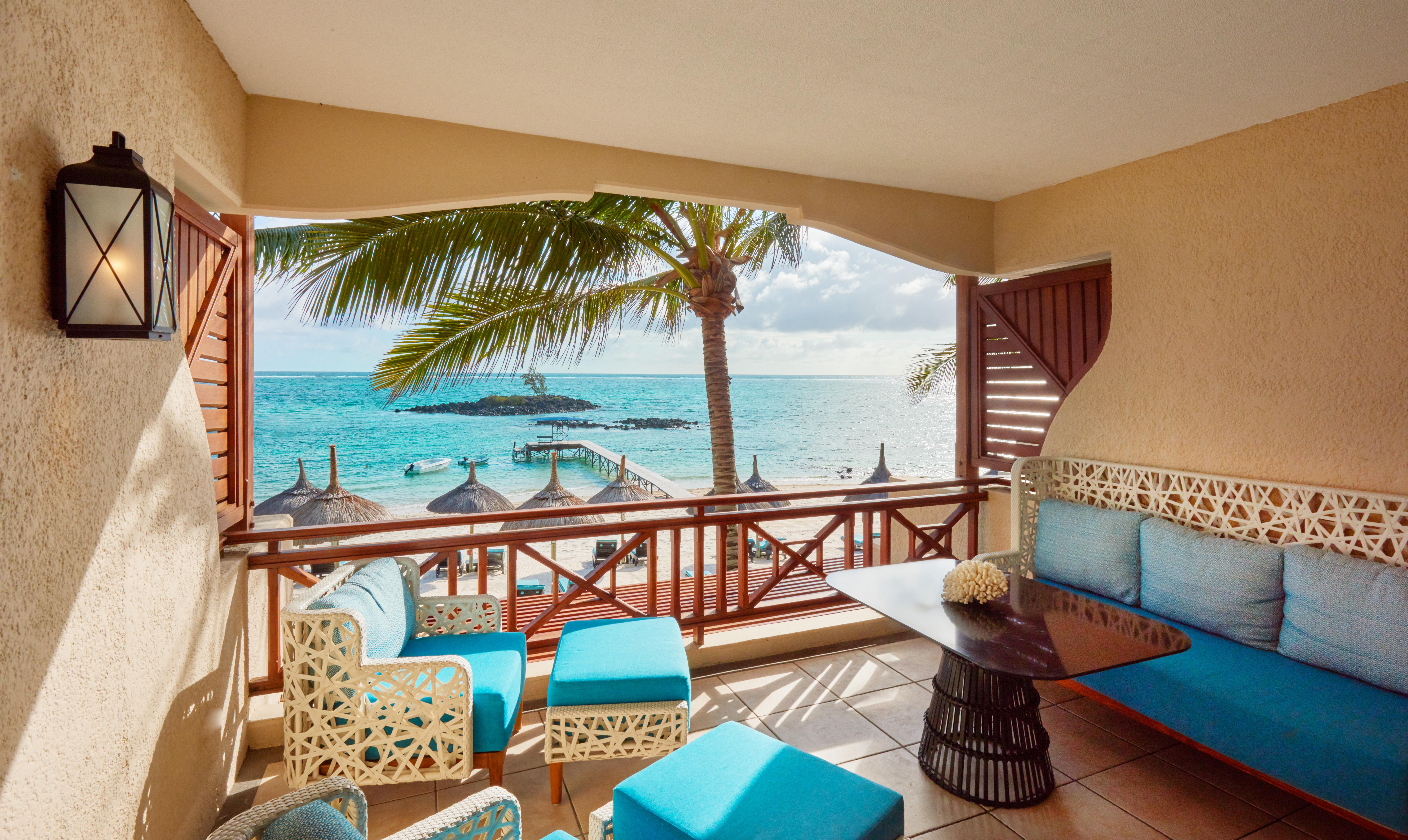 Constance Belle Mare Plage Esterno foto A view of the beach from a suite at the resort