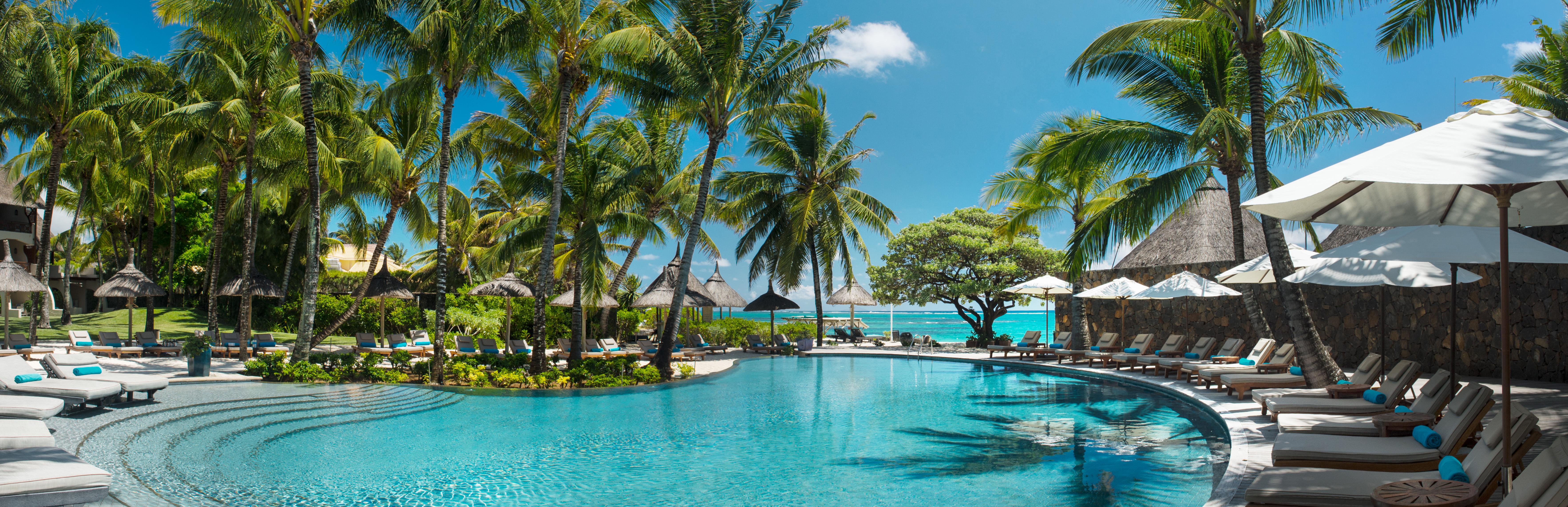 Constance Belle Mare Plage Esterno foto The pool at the Four Seasons Resort Bora Bora