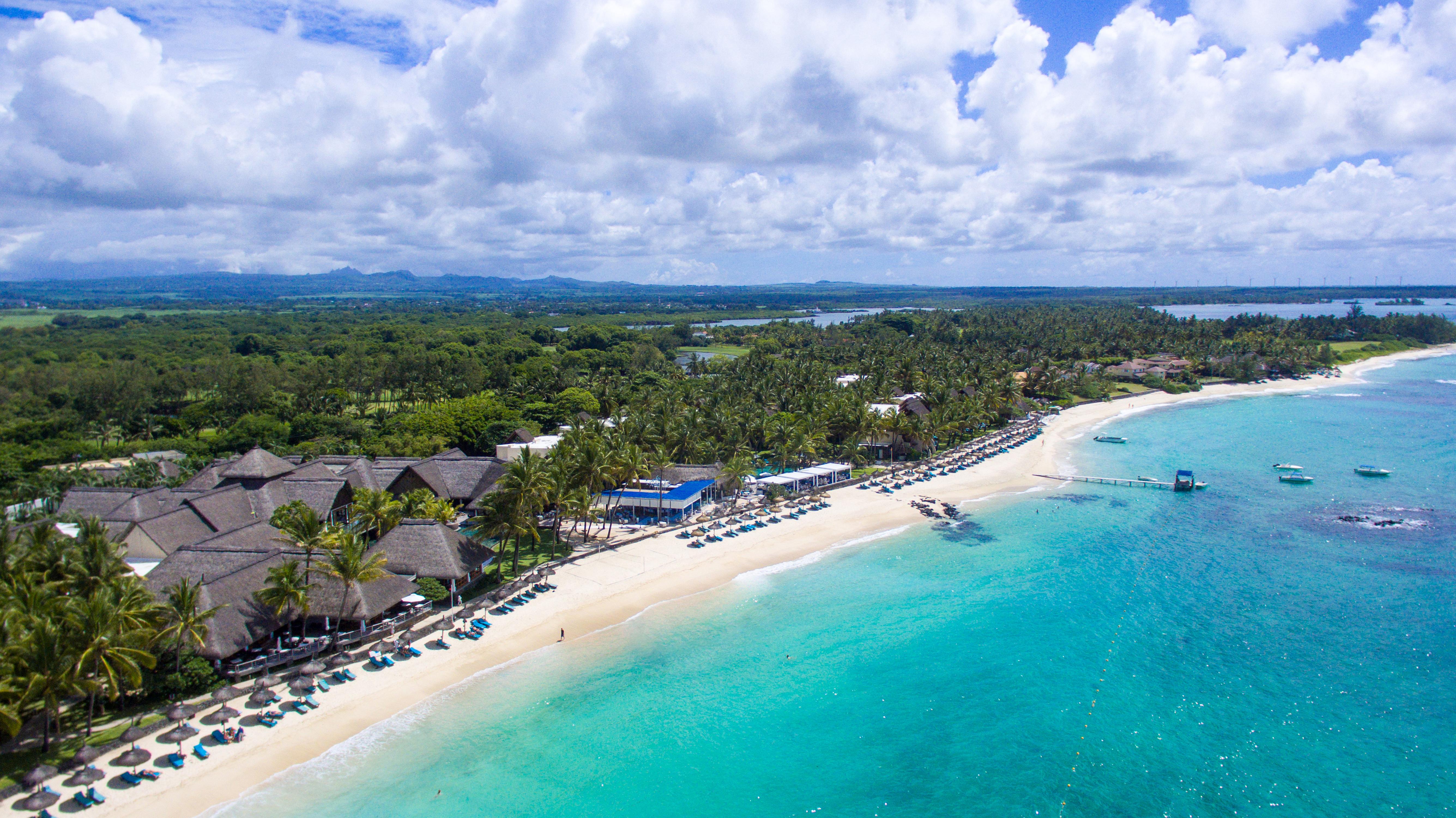 Constance Belle Mare Plage Esterno foto Aerial view of the resort
