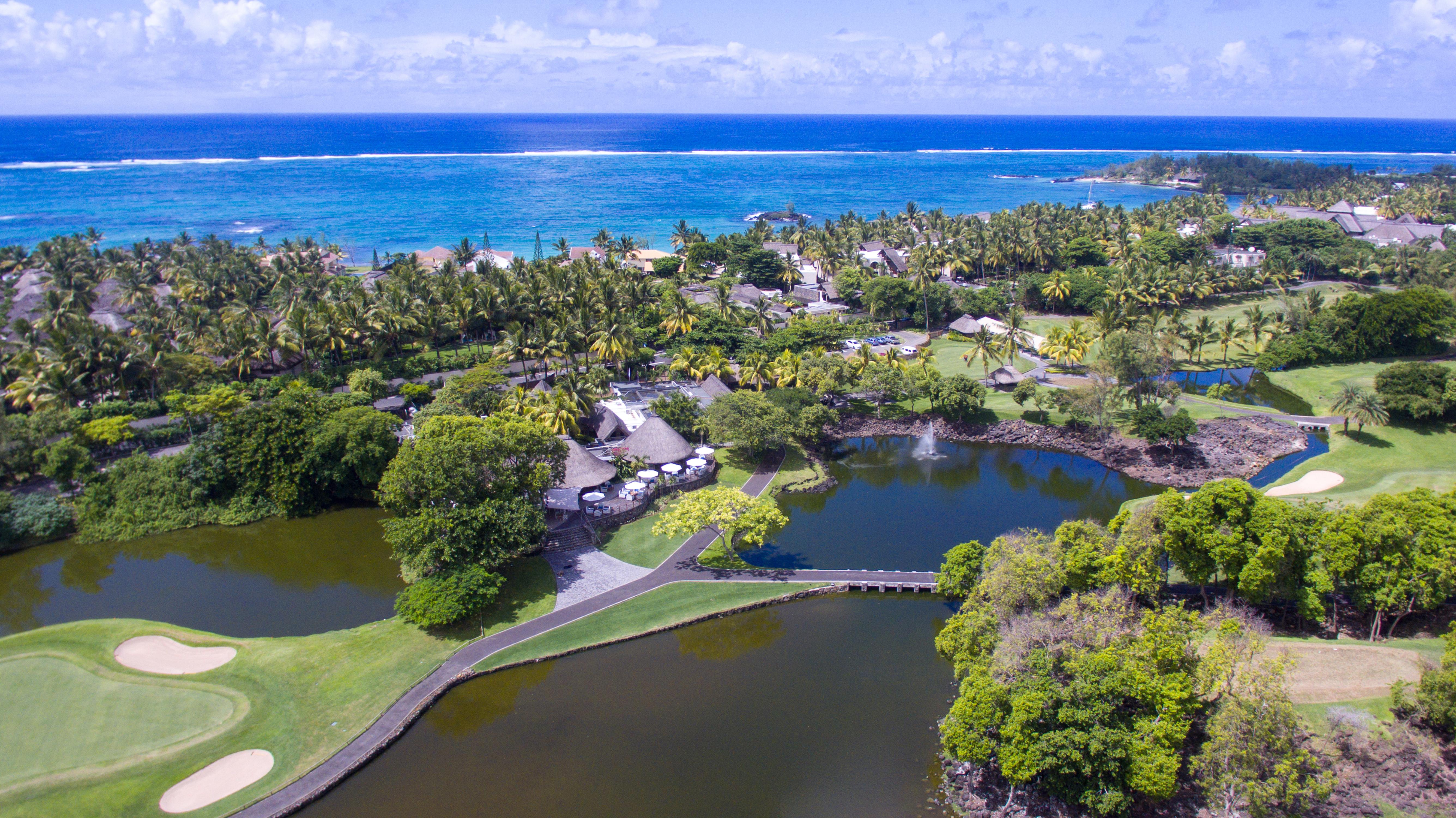 Constance Belle Mare Plage Esterno foto Aerial view of the golf course