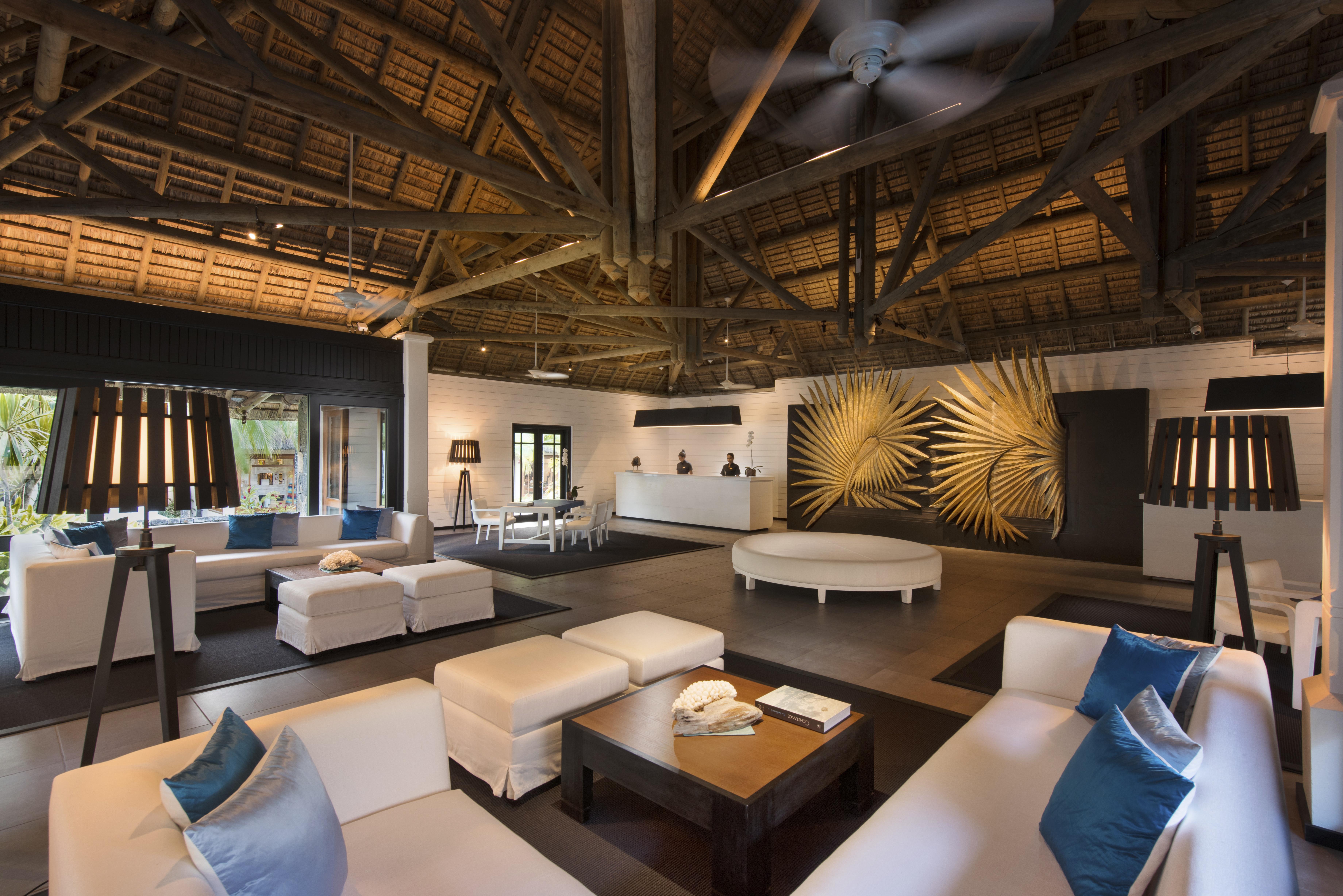 Constance Belle Mare Plage Esterno foto The interior of the hotel