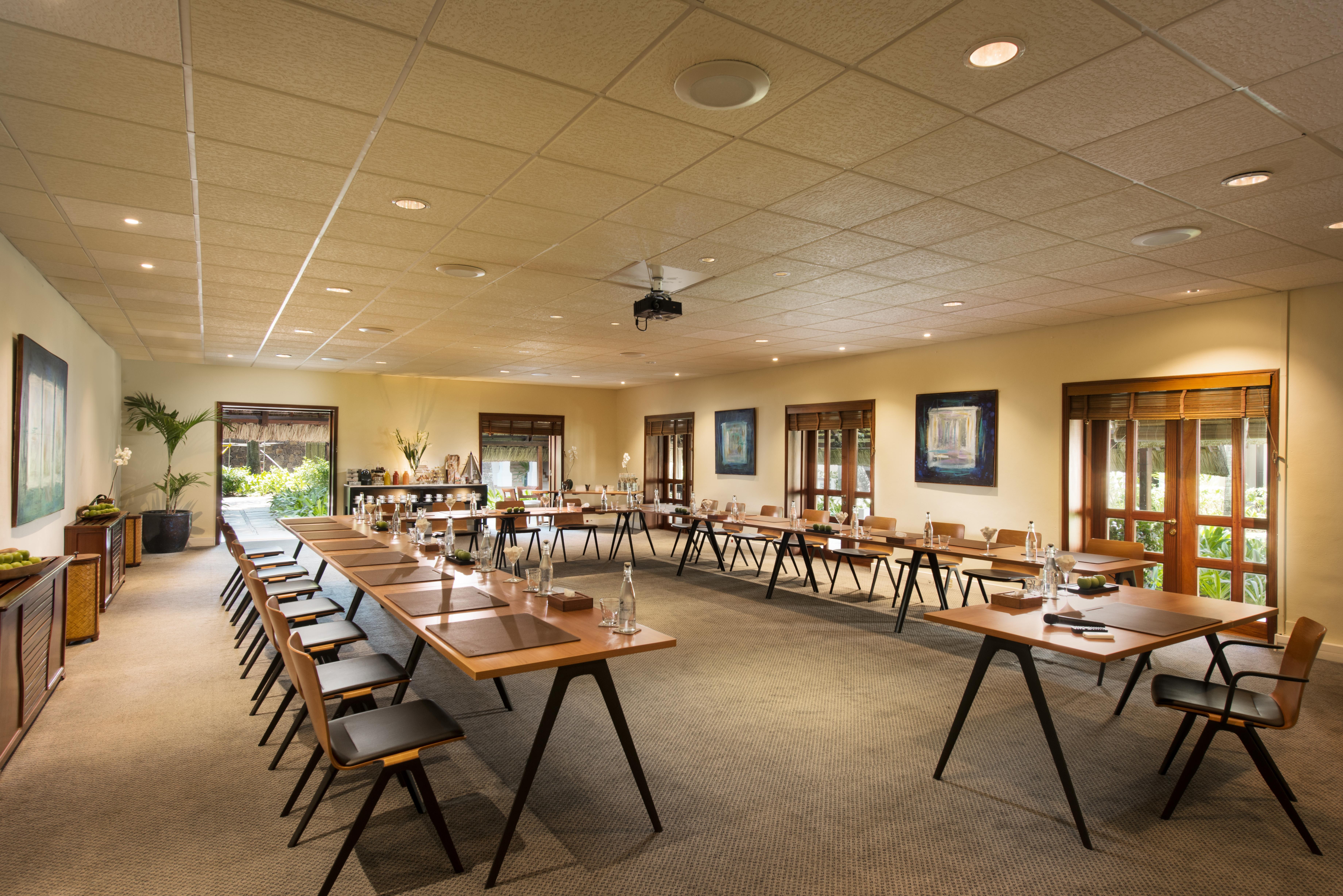 Constance Belle Mare Plage Esterno foto The interior of the tasting room at the winery