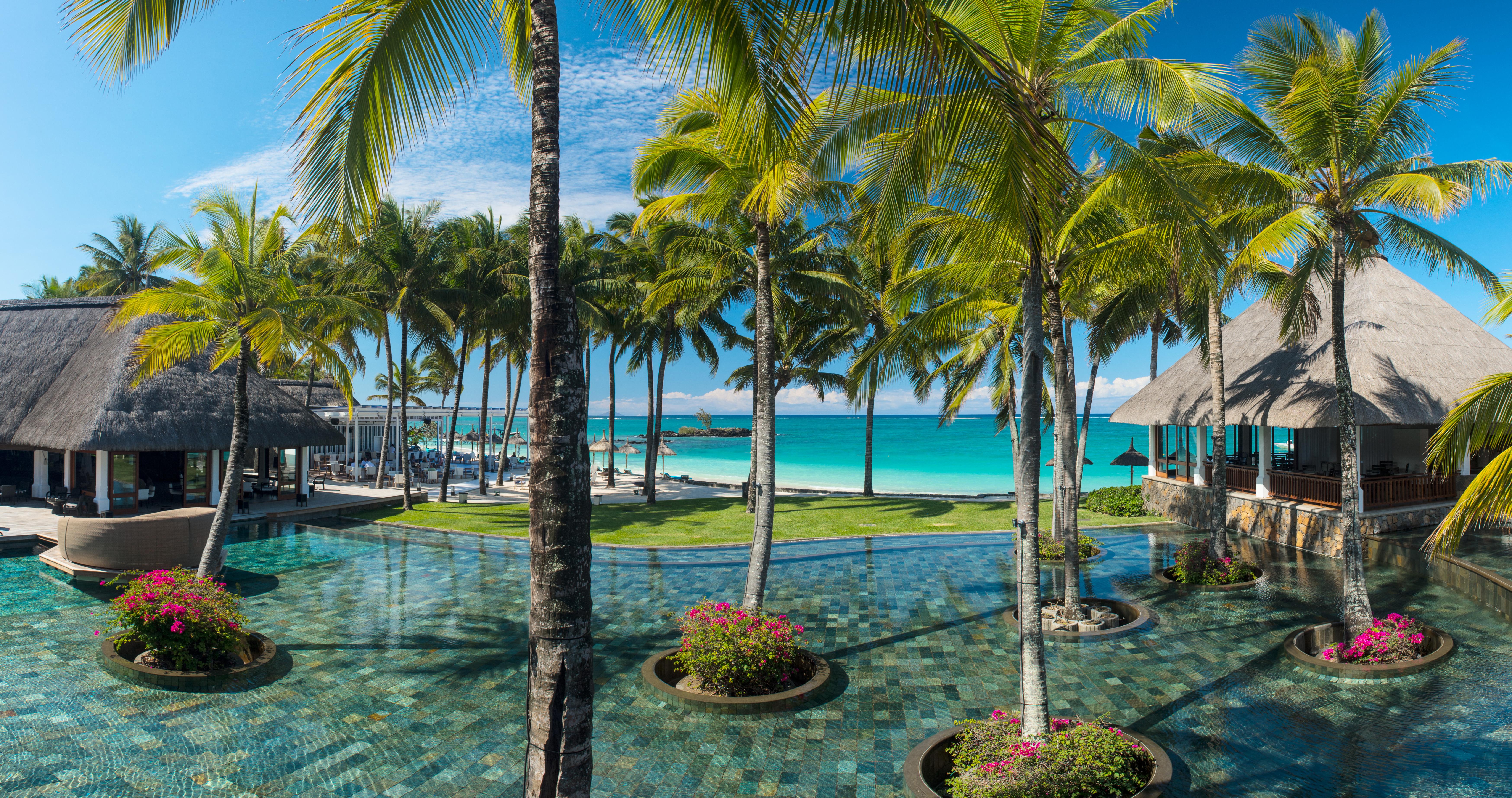 Constance Belle Mare Plage Esterno foto View of the beach at the resort