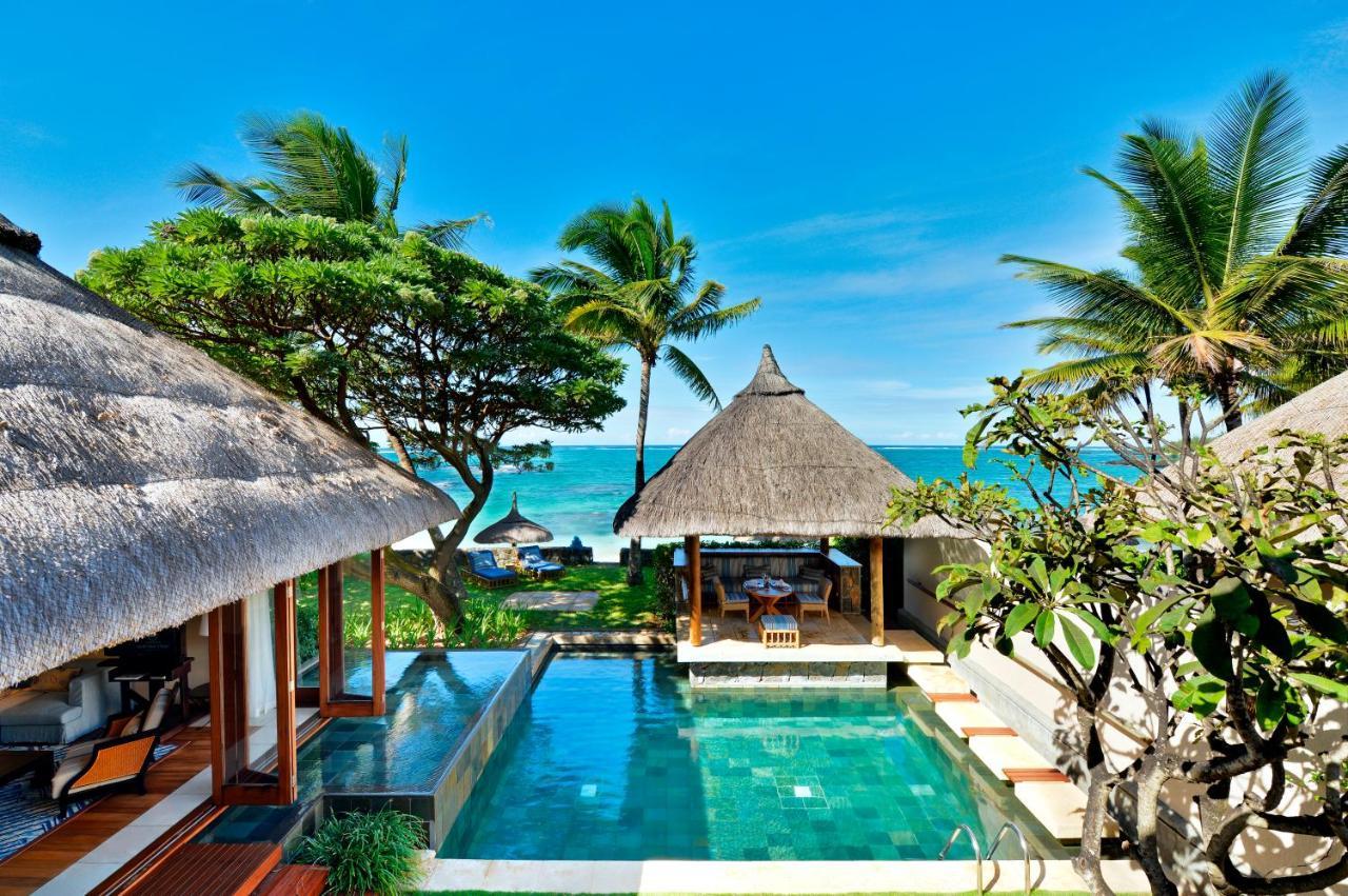 Constance Belle Mare Plage Esterno foto The resort's beachfront villas